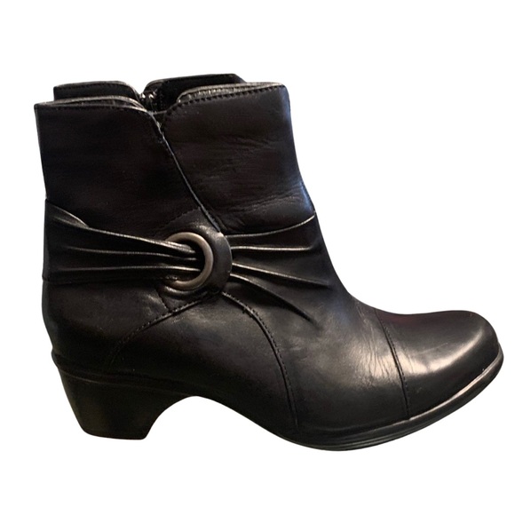 Clarks Rosabelle Black leather Ruched detail booties - Picture 2 of 6